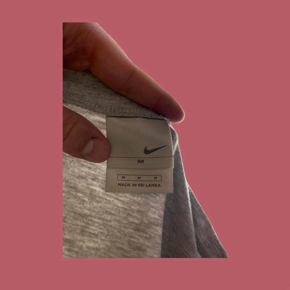 Y2k Nike silver tag t-shirt - Picture 3 of 3
